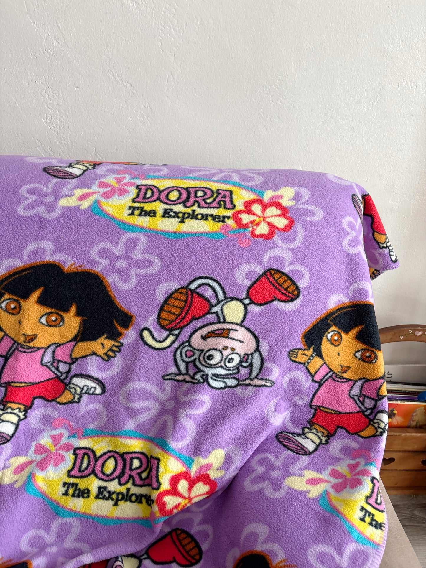 vintage y2k dora blanket